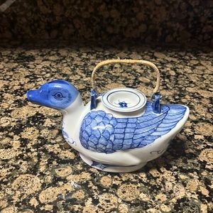 VTG Duck tea pot